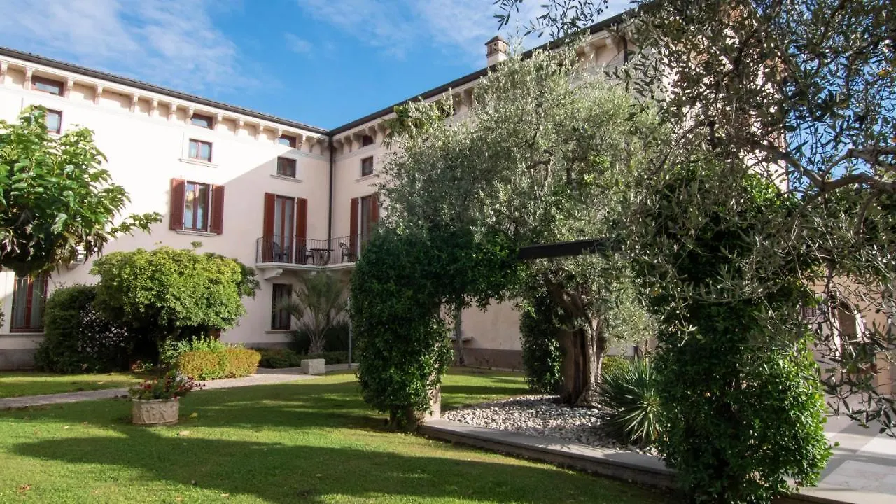 Castello Belvedere Apartments Desenzano del Garda 2*,