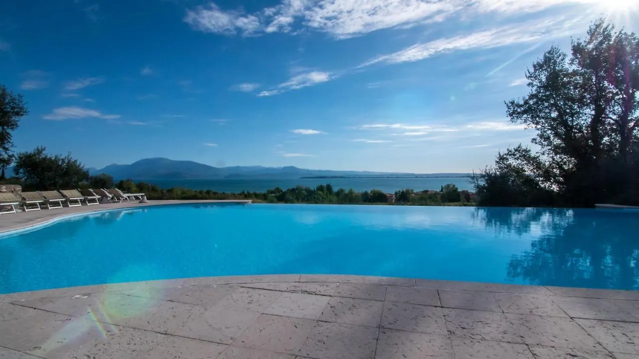 Castello Belvedere Apartments Desenzano del Garda 2*,