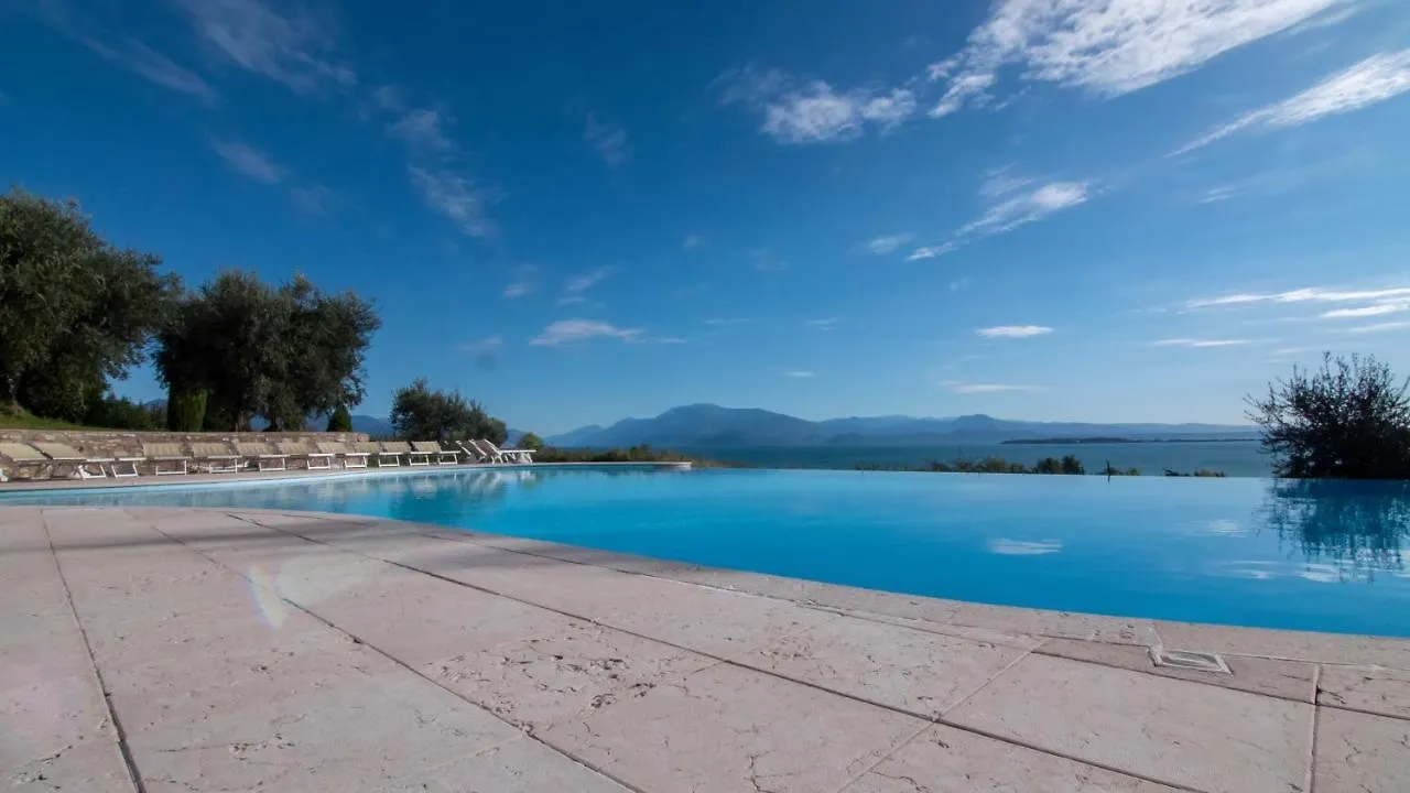 Castello Belvedere Apartments Desenzano del Garda 2*,